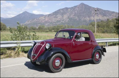 Comment les Italiens surnommaient-ils la Fiat 500 de première génération ?