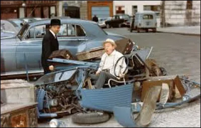 Quelle voiture mythique finit en morceaux dans le film "Le Corniaud" ?