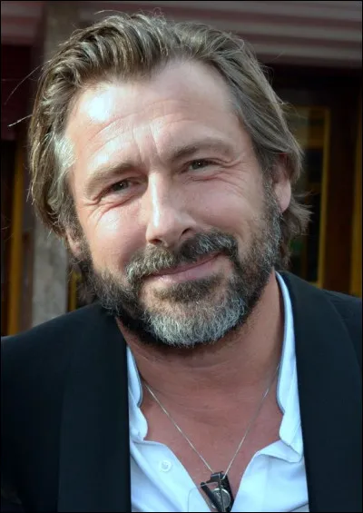 Qui est cette célébrité dont les initiales sont B.Y., acteur et metteur en scène de théatre belge ?