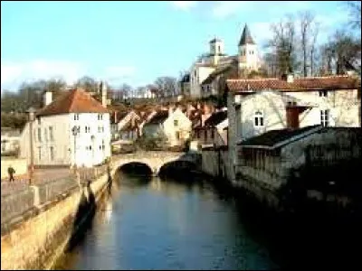 Quel est ce grand cours d'eau qui prend sa source dans le département et coule vers le nord ?