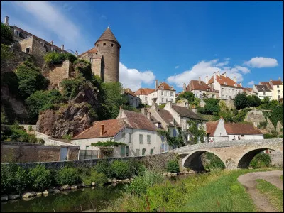 Quelle est cette rivière, longue de 202 km, qui prend sa source sur les hauteurs de l'Auxois puis coule vers le nord-ouest pour rejoindre l'Yonne ?