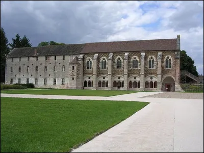 Quelle est cette abbaye, fondée au XIe siècle au sud de Dijon, qui est restée un centre spirituel majeur de lOccident chrétien durant plus de sept siècles la vie spirituelle, économique et sociale ?