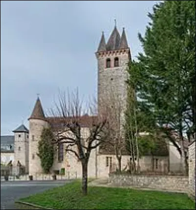 Je vous attends en Occitanie, à Glanes, devant l'église Saint-Laueent. Village de l'arrondissement de Figeac, il se situe dans le département ...