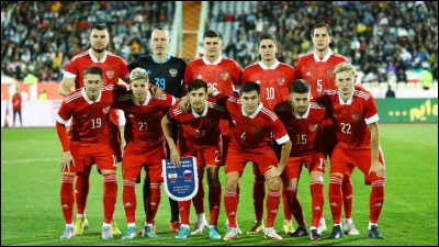 Quel pays met fin au parcours de la Russie, le pays hôte, en quarts de finale ?