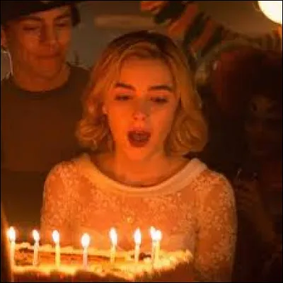 À quel anniversaire Sabrina doit-elle choisir d'entrer dans le monde des sorciers ou rester dans celui des humains ?