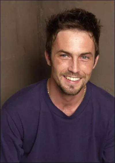 Desmond Harrington, quant  lui, est Joey Quinn. Il a aussi voyag sur un bateau hant dans :