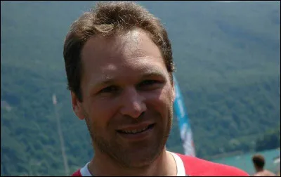 Quelle est la nationalité de Pierrick Bourgeat, skieur alpin ?