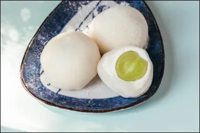 Qui est surnommé "Mochi" ?