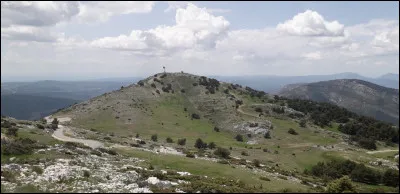 A quelle altitude situez-vous le point culminant du département ?