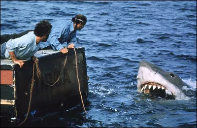Comment se termine le film de Steven Spielberg réalisé en 1975 intitulé "Les Dents de la mer" ?