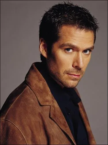 Alexis Denisof interpr�te, quant � lui, le tr�s s�rieux Wesley Windam-Pryce. Au cin�ma, on a pu l'apercevoir dans le film :