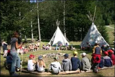 Tu as fait une colo pendant les vacances. Tu as passé des moments magiques, vécu des aventures incroyables et tissé des amitiés inoubliables, mais aujourd'hui c'est le dernier jour. Comment te sens-tu ?