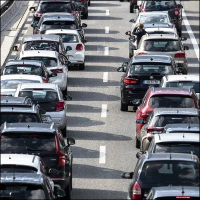 Quelle voiture fran&ccedil;aise, produite &agrave; partir de 1972, &eacute;tait appel&eacute;e "Le Car" aux &Eacute;tats-Unis ?