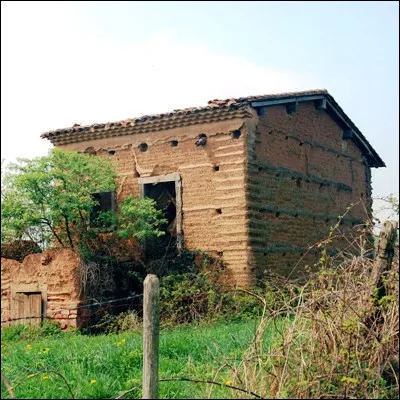 Quel mode de construction en terre crue tr&egrave;s ancien, mis en �uvre dans des coffrages, a connu un regain d�int&eacute;r&ecirc;t, principalement en Rh&ocirc;ne-Alpes, sous l�impulsion de l�architecte Fran&ccedil;ois Cointeraux ?