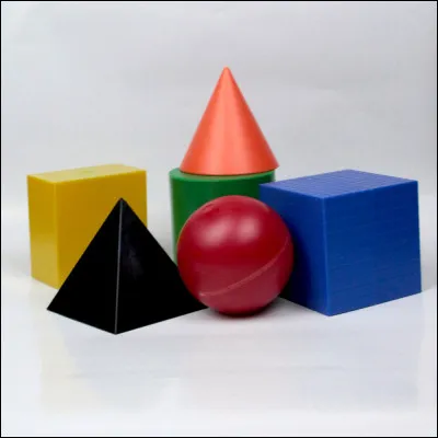 Quel solide possède trois faces ?