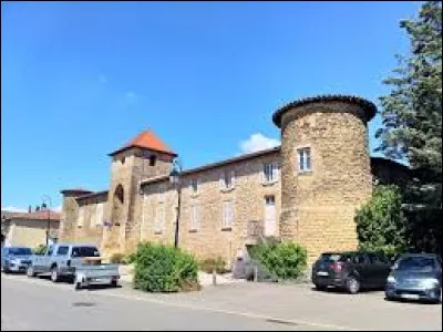 Je vous emmène à la découverte du château de Montseveroux. Commune de l'arrondissement de Vienne, elle se situe dans l'ancienne région ...