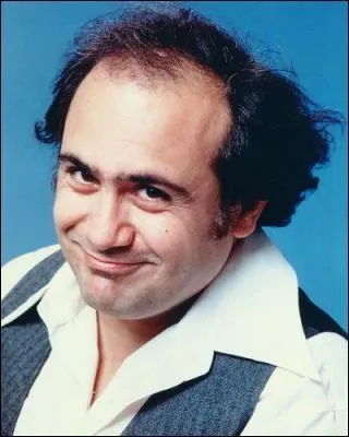 Danny DeVito apparat dans le rle de Charlie Lucre. Dans quel film a-t-il ctoy une autre Karen, qui tait cette fois-ci interprte par Ren Russo ?