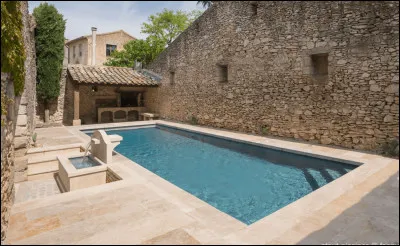 Que dit une imprimante à la piscine ?