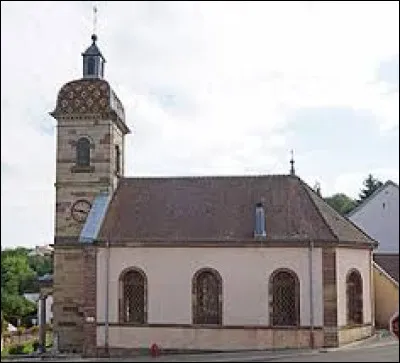 Nous terminons au pied du temple luthérien de Vyans-le-Val. Village de l'arrondissement de Lure, il se situe dans le département ...