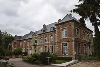 Nous sommes dans les Hauts-de-France, au château de Romeries. Village de l'aire d'attraction Valenciennoise, il se situe ...