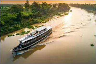 Le Mékong est un fleuve bordant le Chine, la Birmanie, la Thaïlande, le Laos, le Cambodge et le Vietnam.