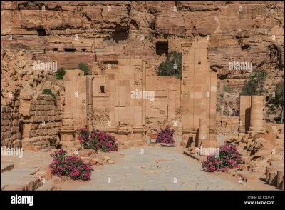 L'emplacement actuel était un temple païen gallo-romain dédié a Jupiter :