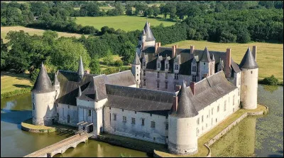 Quel est ce ch&acirc;teau, situ&eacute; &agrave; une quinzaine de kilom&egrave;tres au nord d�Angers ?