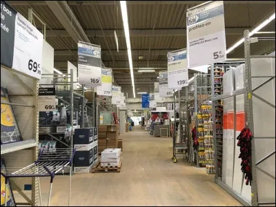 Quelle enseigne de bricolage a pour slogan "Changer nous fait avancer" ?