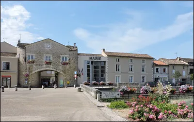 Quelle est cette localité, située à une quinzaine de kilomètres de Poitiers, qui a donné son nom à une importante bataille qui s'est déroulée, en 507, entre les Francs et Clovis et les Wisigoths d'Alaric ?