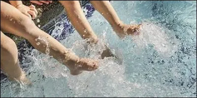 Les lavandières -- Jacqueline François n'a pas peur de nous le dire, que font-elles quand passe un vieil hidalgo ?