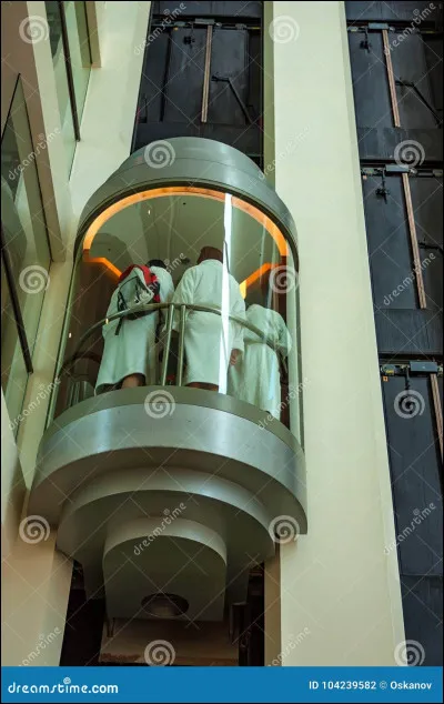 Combien la modernisation d'un ascenseur ancien peut-elle faire économiser sur la consommation électrique ?