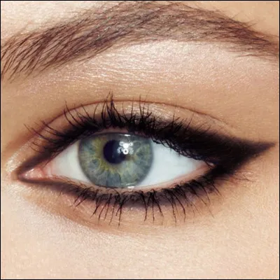 De quelle couleur sont ses yeux ?