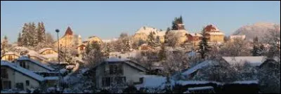 Village d'Auvergne-Rhône-Alpes, dans l'arrondissement de Bonneville, Peillonnex se situe dans le département ...