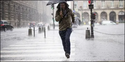 Il pleut comme ... qui ... !