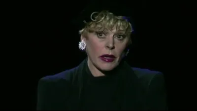 Dans le sketch "L'Après-diner" de Sylvie Joly, comment était la mousse au chocolat qu'elle a mangé ?