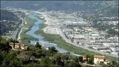 Quel est ce fleuve qui prend sa source &agrave; 1790 m d'altitude, coule vers le sud pour se jeter dans la M&eacute;diterran&eacute;e et a longtemps marqu&eacute; la fronti&egrave;re entre la France et le comt&eacute; de Nice ?