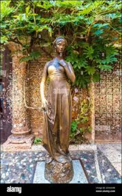 À Vérone, cette statue qui représente le personnage d'une uvre de William Shakespeare est un vrai emblème de la ville. Mais de quelle uvre est tiré ce personnage ?