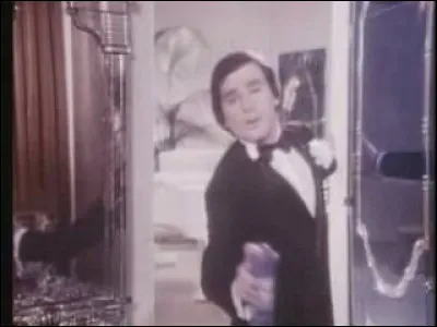 Pour quelle marque de désodorisant Thierry Le Luron imitait-il Tino Rossi et son Tchi-Tchi ?