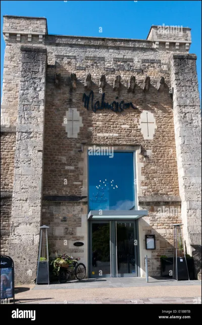Quelle est la particularité de la "Malmaison Oxford Castle" (Royaume-Uni) ?