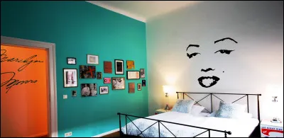 Quelle est la particularit&eacute; de l'h&ocirc;tel "Marina Bay Sands" (Singapour) ?