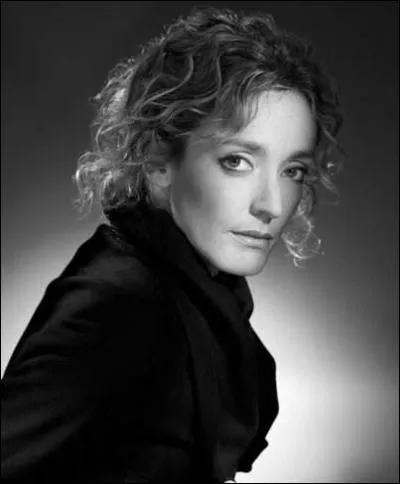 Ancienne chrie de Michal Youn, elle est devenue clbre en intimant  Pnlope de ne plus pleurer :