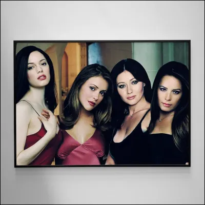 Dans l’épisode "Bite Me" de la série "Charmed", quel personnage est enlevé par la reine des vampires ?