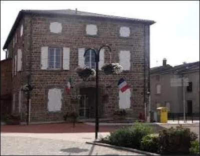 Pour finir, je vous emm&egrave;ne &agrave; Saint-Martin-Lestra. Village de l'arrondissement de Montbrison, il se situe dans le d&eacute;partement ...