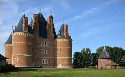 Quel est ce ch&acirc;teau situ&eacute; &agrave; l'est de Rouen ?