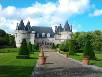 Quel est ce ch&acirc;teau renaissance situ&eacute; dans le pays de Bray, pr&egrave;s de Neufch&acirc;tel ?