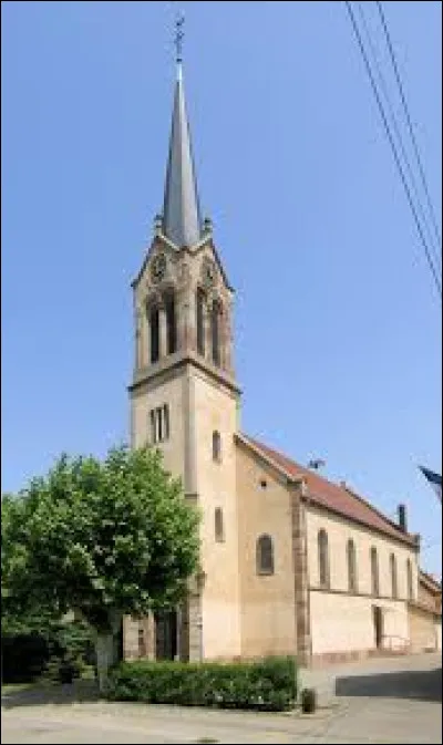 Nous sommes maintenant devant l'église Saint-Martin, à Bolsenheim. Commune de l'arrondissement de Sélestat-Erstein, elle se situe dans le département ...