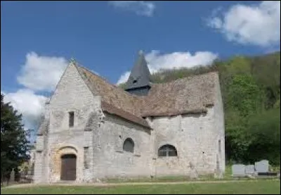 Nous sommes en Normandie, à Fiquefleur-Équainville. Village de l'arrondissement de Bernay, il se situe dans le département ...