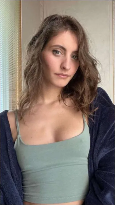 Qui est cette youtubeuse ?