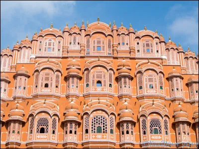Quel est ce célèbre palais situé en Inde, célèbre pour ses jardins flottants ?