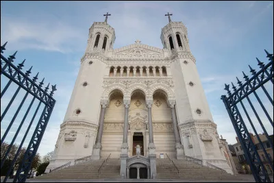 Quel est ce c&eacute;l&egrave;bre monument situ&eacute; &agrave; Agra, en Inde ?